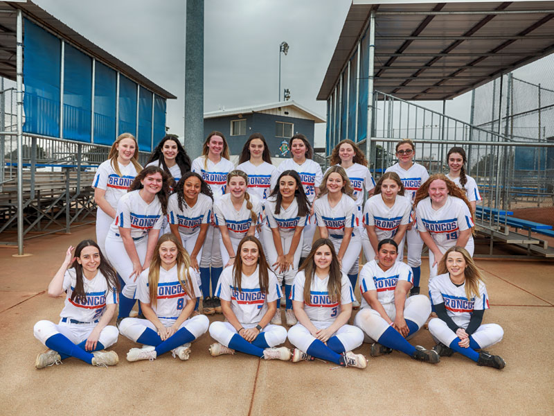 2022 Russell/Victoria Softball Team (Photo by Jason Drake Photography)